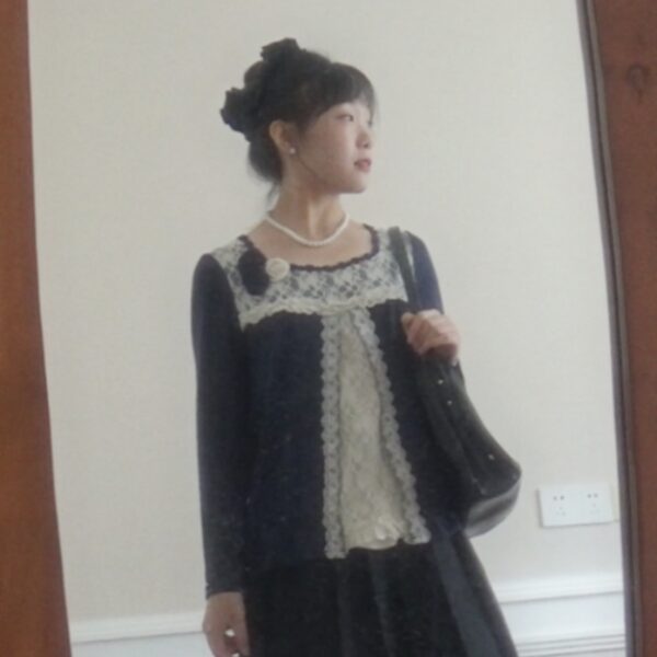 axes femme long-sleeved dark blue top with lace and rose decoration - 图片 3