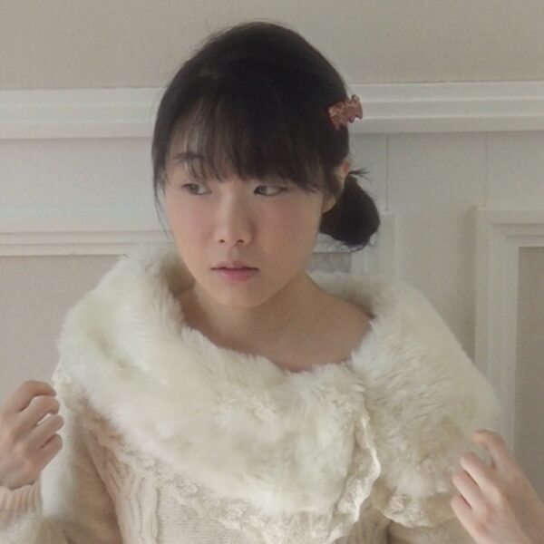 axes femme milky white long sweater with large fluffy collar - 图片 2