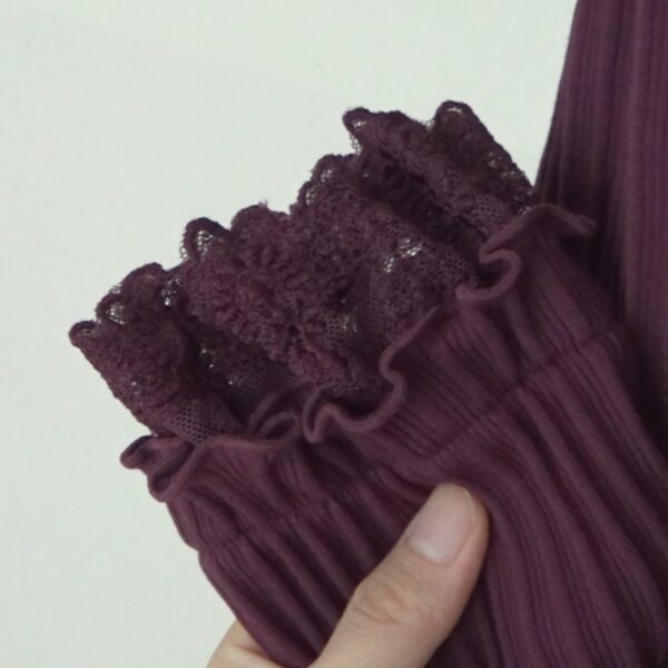axes femme Eggplant purple knitted top decorated with lace and ribbon roses - 图片 7