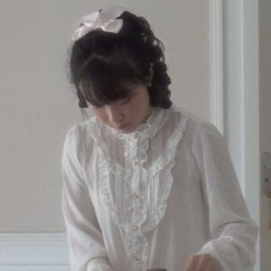 Amavel white lace splicing long-sleeved blouse
