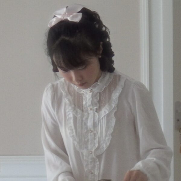 Amavel white lace splicing long-sleeved blouse