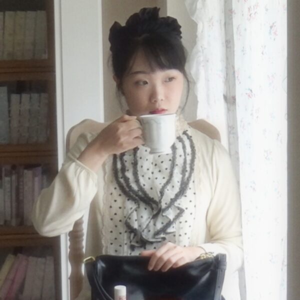 axes femme layers-upon-layers lotus-leaf collar top