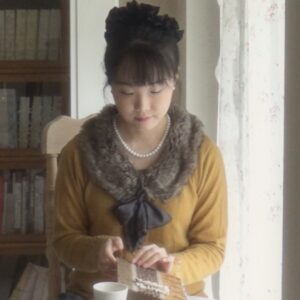 axes femme ginger fluffy collar sweater/sweet blue checkered skirt