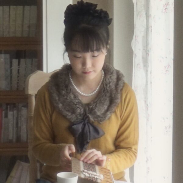 axes femme ginger fluffy collar sweater/sweet blue checkered skirt