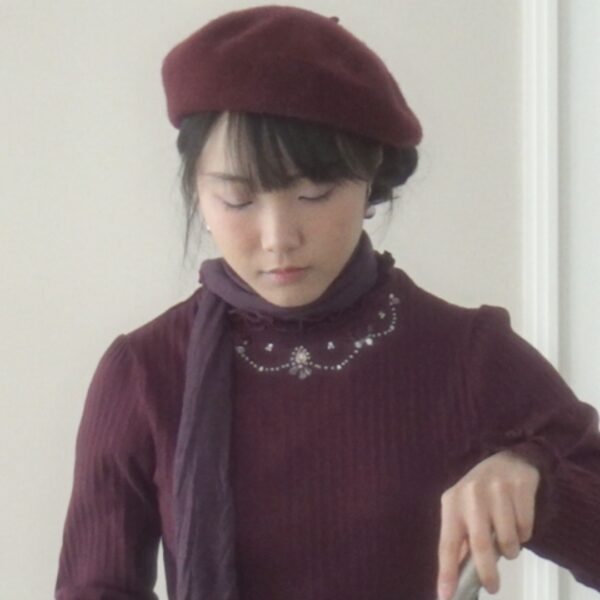 axes femme Eggplant purple knitted top decorated with lace and ribbon roses - 图片 3